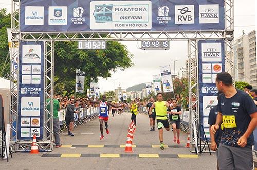 Nicholas Kimeli Ketter, do Quênia, conquistou o primeiro lugar nos 21k masculino  / Foto: Divulgação